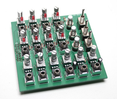 Seq8_pots_jacks_leds